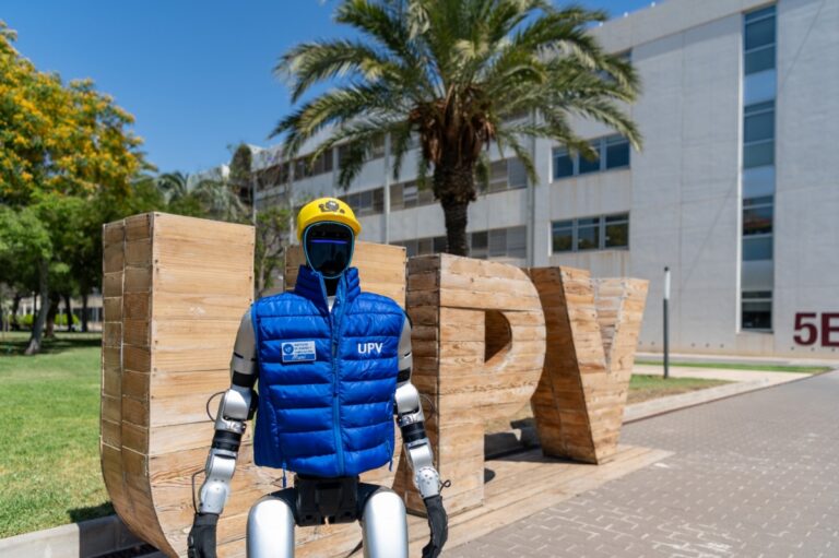 Studying the Social Impact of Humanoid Robots: The Cultur-BOT-XR Project