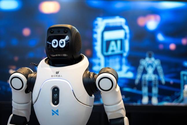 Humanoid Robots Demonstrate Language and Boxing Skills in Hong Kong